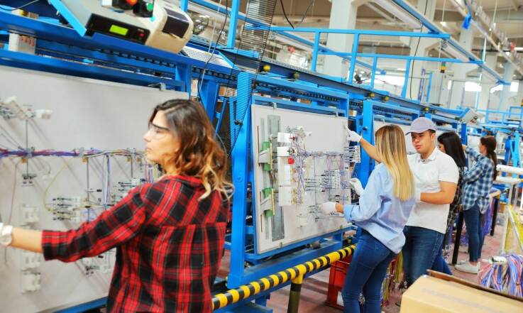 Jak wygląda praktyczne szkolenie z hydrauliki siłowej w zakładzie u klienta?