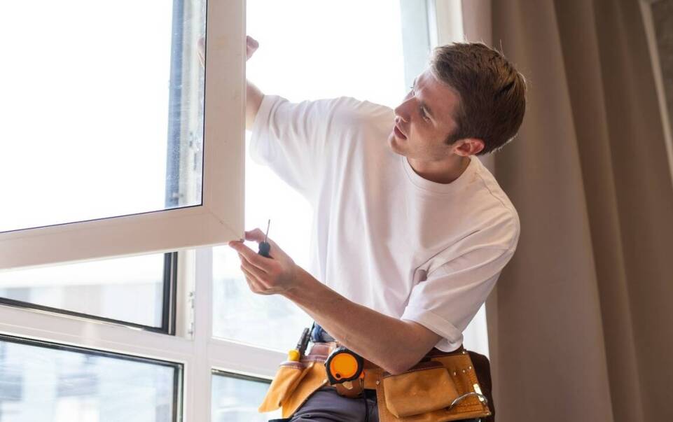 Profesjonalny montaż okiennych dekoracji – dlaczego jest ważny?