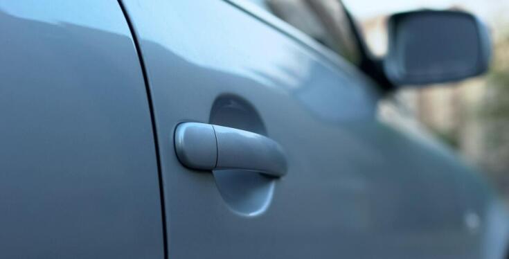 Jak profesjonalny montaż centralnych zamków wpływa na bezpieczeństwo auta?