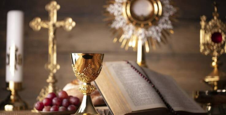 Znaczenie kolorystyki w dekoracji liturgicznych kielichów