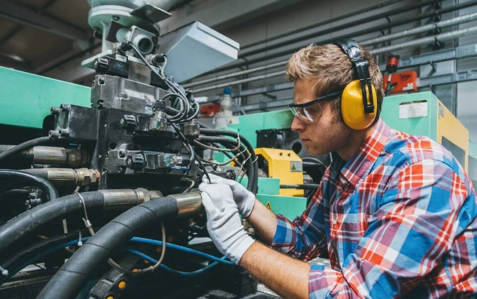 Wpływ profesjonalnego serwisu na minimalizację przestojów w pracy