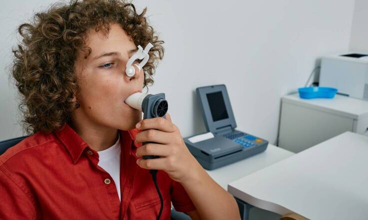 Jak badania spirometryczne wspierają personalizację terapii dla pacjentów z astmą?