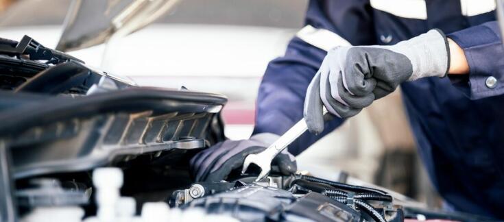 Jakie są etapy kompleksowej mechanicznej naprawy w warsztacie samochodowym?