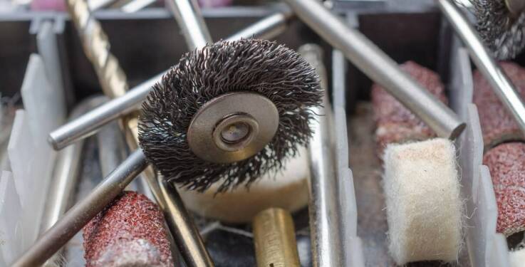 Jak dobrać materiały do szlifowania stali nierdzewnej na konkretnym etapie obróbki?