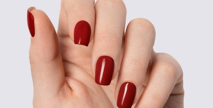 Jakie są korzyści z wyboru hybrydowego manicure?