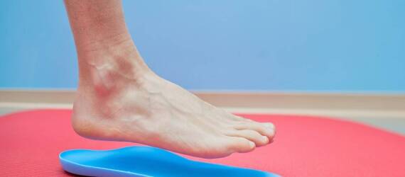 Podologiczne ortopedyczne wkładki - jak wybór odpowiednich modeli wspiera zdrowie stóp