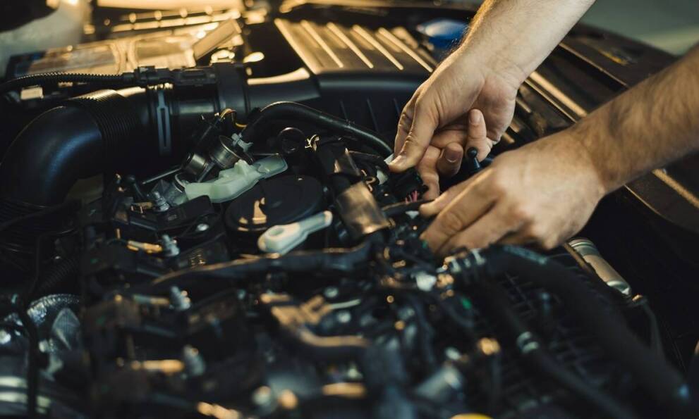 Jak montować holownicze haki w autach z zaawansowaną elektroniką?