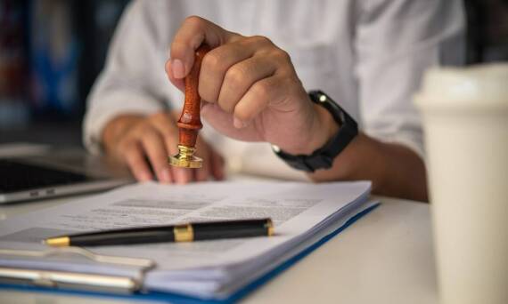 Co obejmuje prawna obsługa oferowana przez notarialną kancelarię?