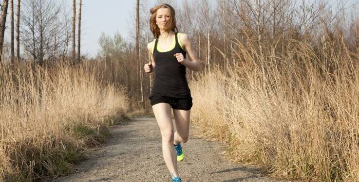 Jakie biegowe techniki warto rozwijać w kontekście przygotowań do triathlonu?