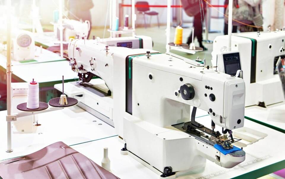 Jakie trendy kształtują przyszłość bobiniarek w sektorze sztucznych tworzyw?