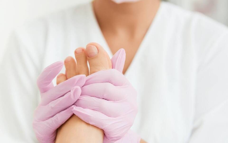 Jak pedicure może poprawić samopoczucie – odkryj zalety profesjonalnej pielęgnacji.