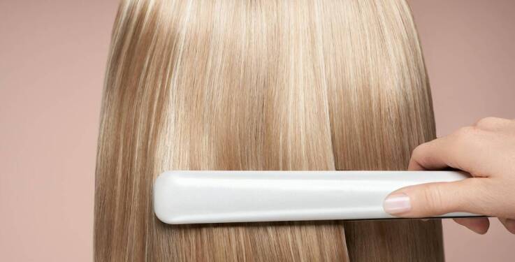 Prostownica a termiczna ochrona – jak zabezpieczyć włosy?