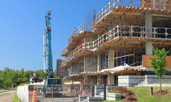 Wpływ usług dźwigowych na efektywność budowlanej logistyki