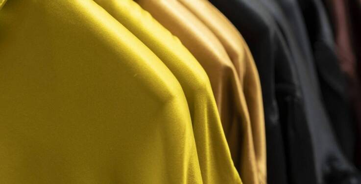 Czym powinna cechować się damska odzież jeździecka?