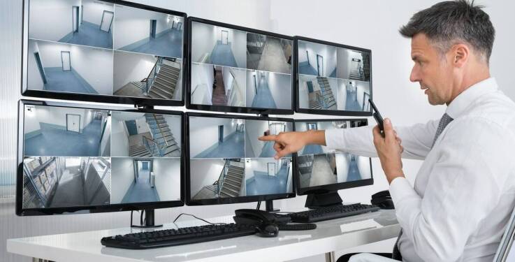 Systemy zabezpieczeń a fizyczna ochrona: co wybrać z pomocą agencji ochrony?