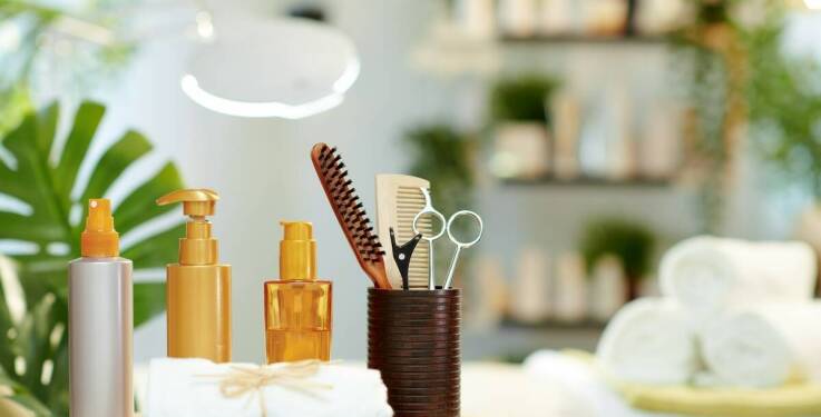 Jak naturalne kosmetyki wspierają zdrowie skóry w salonie kosmetycznym?