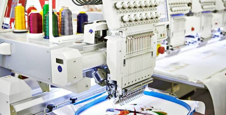 Dlaczego komputerowy haft jest idealnym wyborem do personalizacji firmowej odzieży?