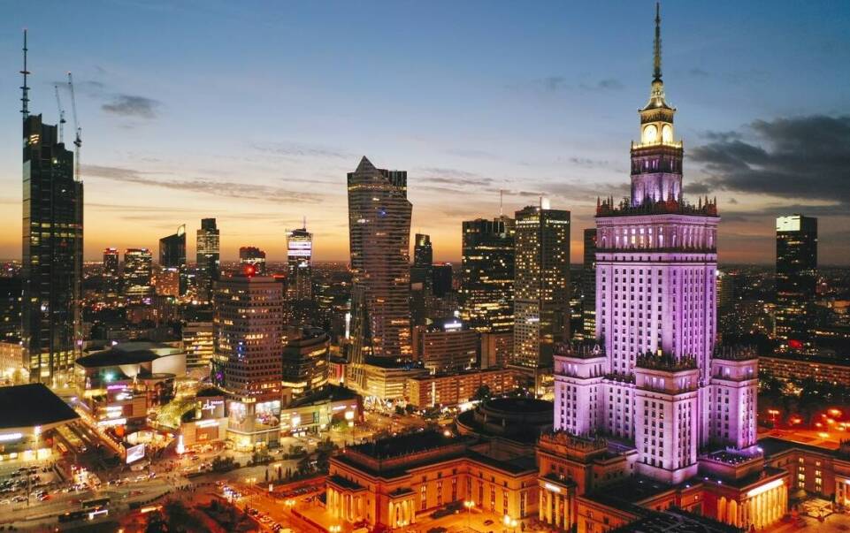 Jakie zmiany przyniósł ostatni rok na rynku nieruchomości w Warszawie?