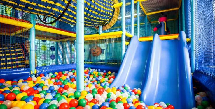 Ile kosztuje wdrożenie zaawansowanych technologii w sali do zabaw?