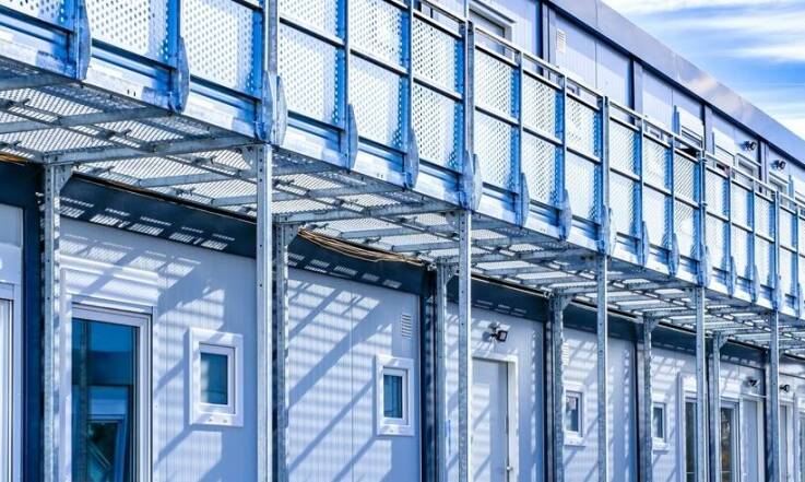 Jak mobilne medyczne punkty wpływają na bezpieczeństwo pracowników?