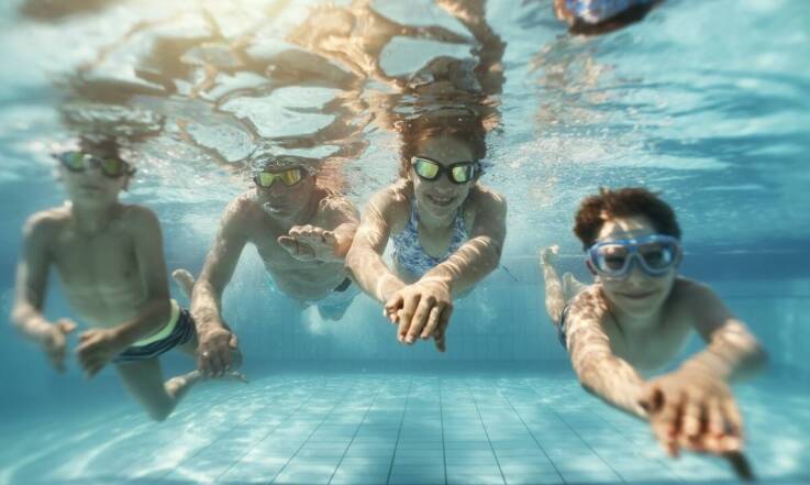 Zajęcia rehabilitacyjne w wodzie – jakie cele można osiągnąć?