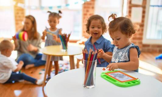 Wpływ zajęć dodatkowych na rozwój artystycznych talentów w przedszkolu