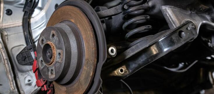 Wpływ regularnego serwisowania hamulcowego układu na bezpieczeństwo podróży