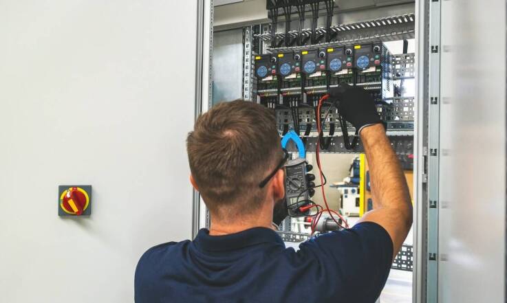 Rola serwisu w poprawie energetycznej efektywności urządzeń dźwigowych