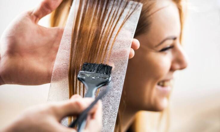 Keratynowe prostowanie – korzyści z zabiegu w profesjonalnym salonie