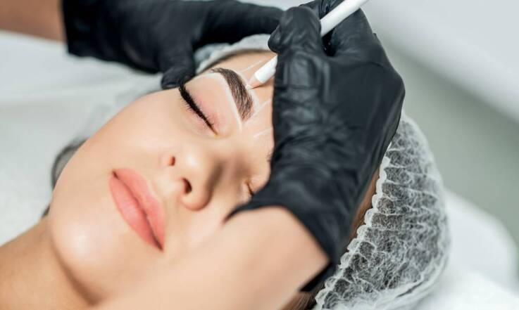 Korzyści z permanentnego makijażu w salonie kosmetycznym