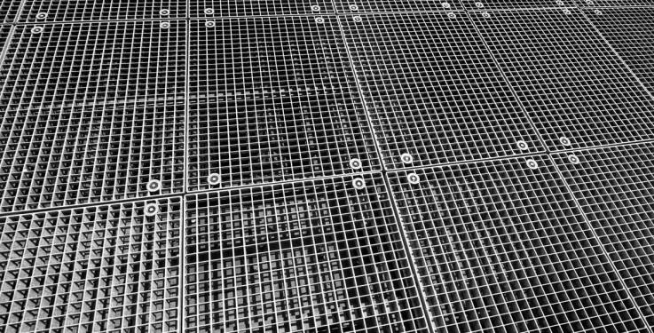 Adaptacja schodów z kraty Wema do specyficznych wymagań klienta: kluczowe aspekty