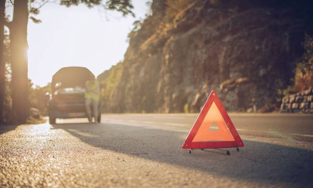 Jak radzić sobie z awarią na drodze dzięki pomocy drogowej na A4?