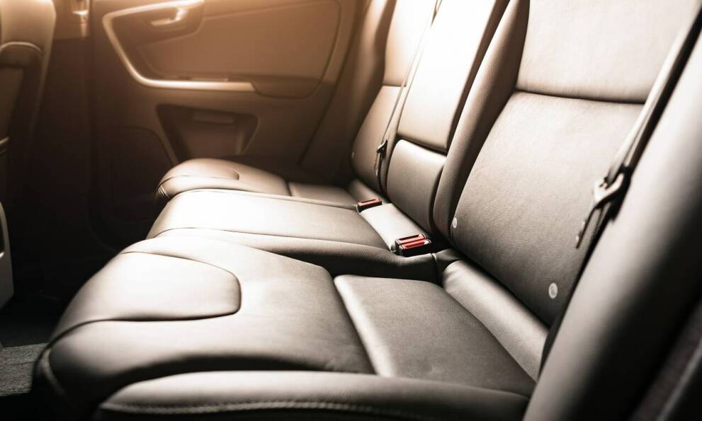 Personalizacja wnętrza samochodu dzięki oryginalnym akcesoriom Toyoty.