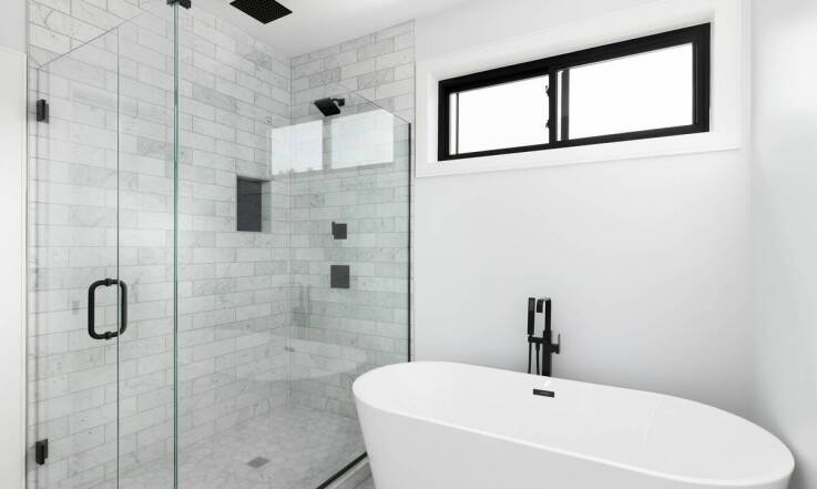 Wybór idealnych czarnych okuć do różnych typów prysznicowych kabin