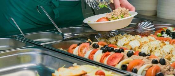 Znaczenie jakości składników w cateringu dla przedszkoli w Ślesinie