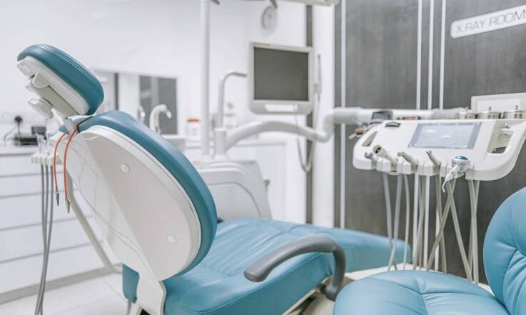 Jakie są najczęstsze usterki stomatologicznego sprzętu i jak ich unikać?