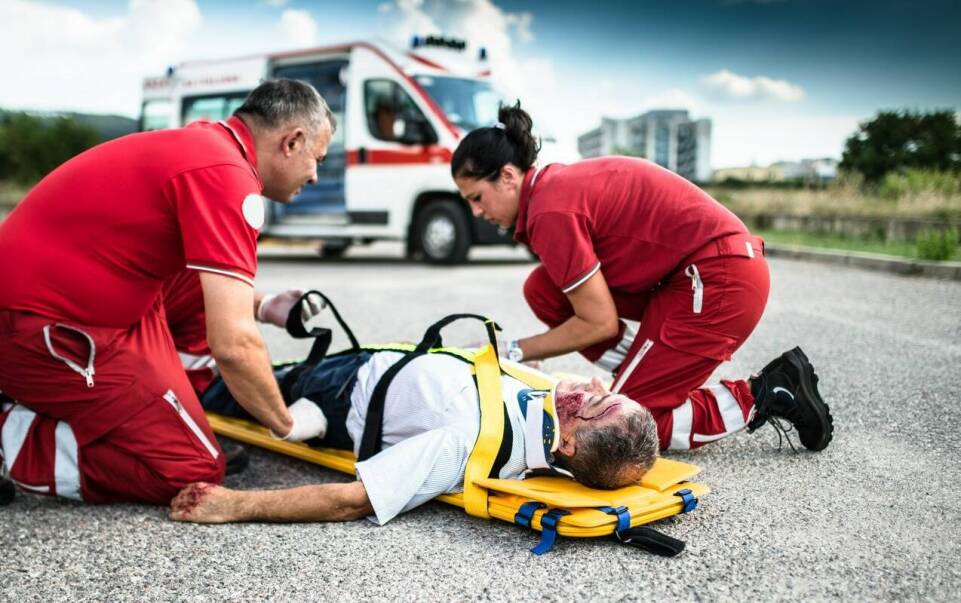 Znaczenie profesjonalnego medycznego transportu w nagłych przypadkach