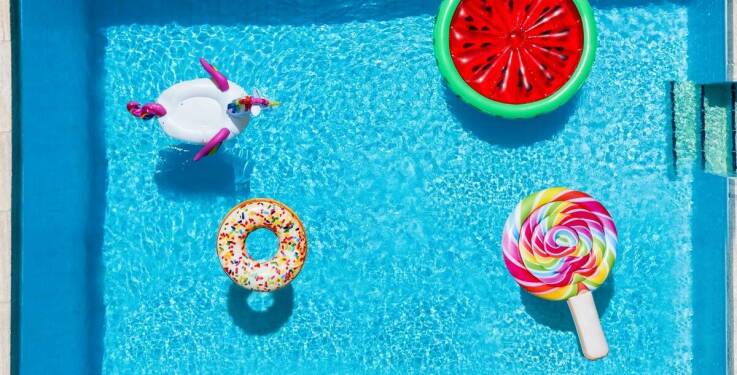 Roboty sprzątające jako asystenci w utrzymaniu czystości w basenie