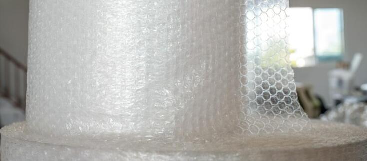 Rola ochronnych opakowań w zapewnieniu stabilności ładunku podczas transportu