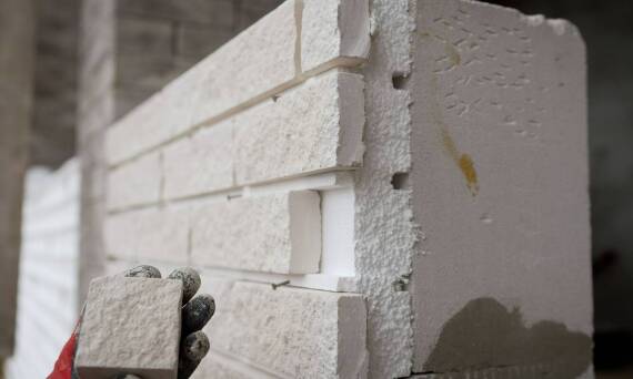 Co warto wiedzieć o cieplnej izolacji w kontekście dociepleń?