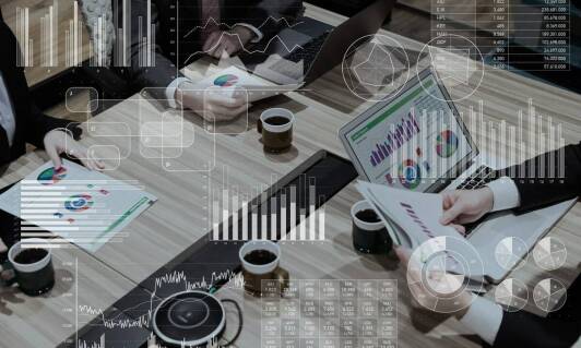 Jak kompleksowe księgowe rozwiązania wspierają efektywność firm różnej wielkości?