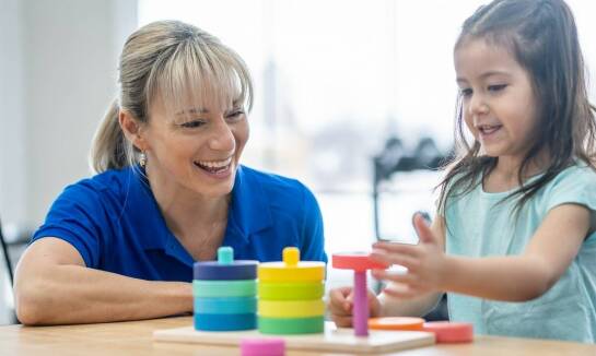 Rehabilitacja dzieci – kluczowe aspekty i metody pracy