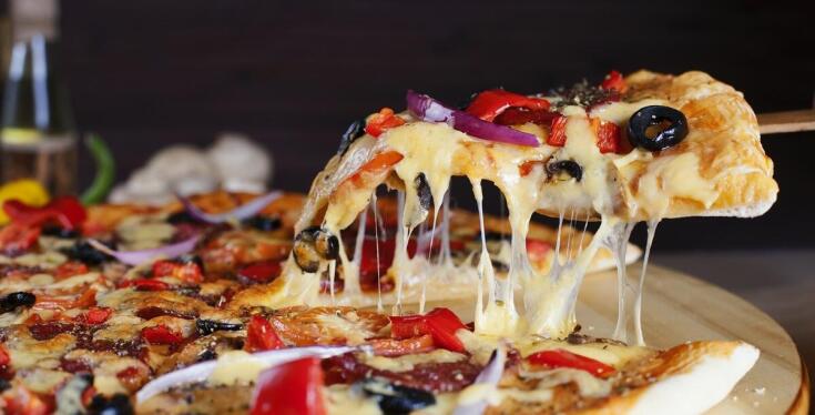 Najpopularniejsze rodzaje pizzy we Wrocławiu: co wybierają mieszkańcy?