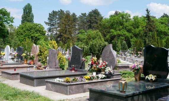 Rola cmentarnej galanterii w tworzeniu unikalnych pomników