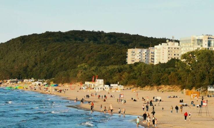 Komfortowe noclegi blisko plaży w Sianożętach: co wyróżnia naszą ofertę?
