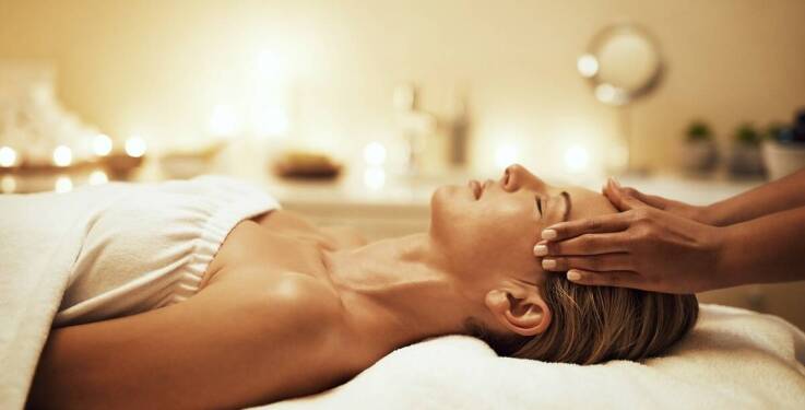 Masaż głowy i jego wpływ na redukcję stresu oraz poprawę koncentracji