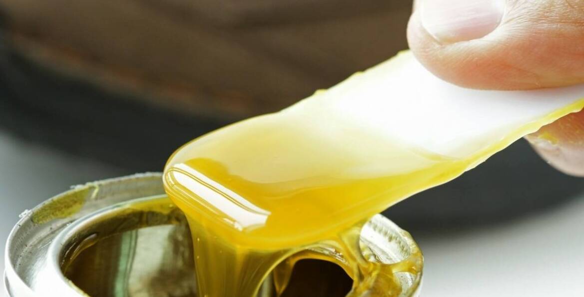 Na czym polega profesjonalny dobór bazowego i bezbarwnego lakieru?