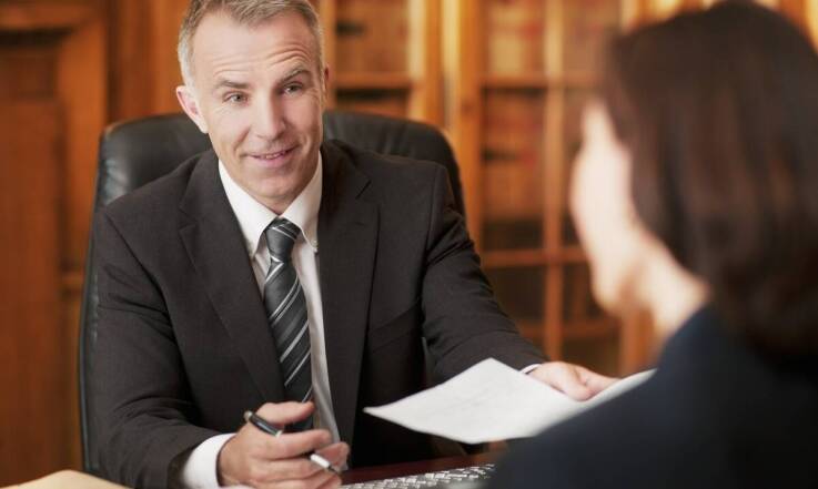 Jak skutecznie przeprowadzić konsumencką upadłość z pomocą prawnika?