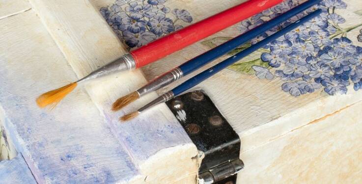 Dlaczego warto zainwestować w ręcznie zdobione pudełka do chrztu?