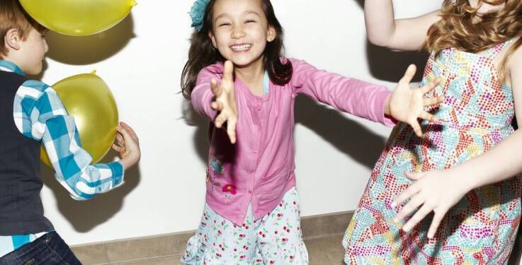 Bezpieczeństwo na urodzinach dla dzieci: antypoślizgowe skarpetki i inne zasady
